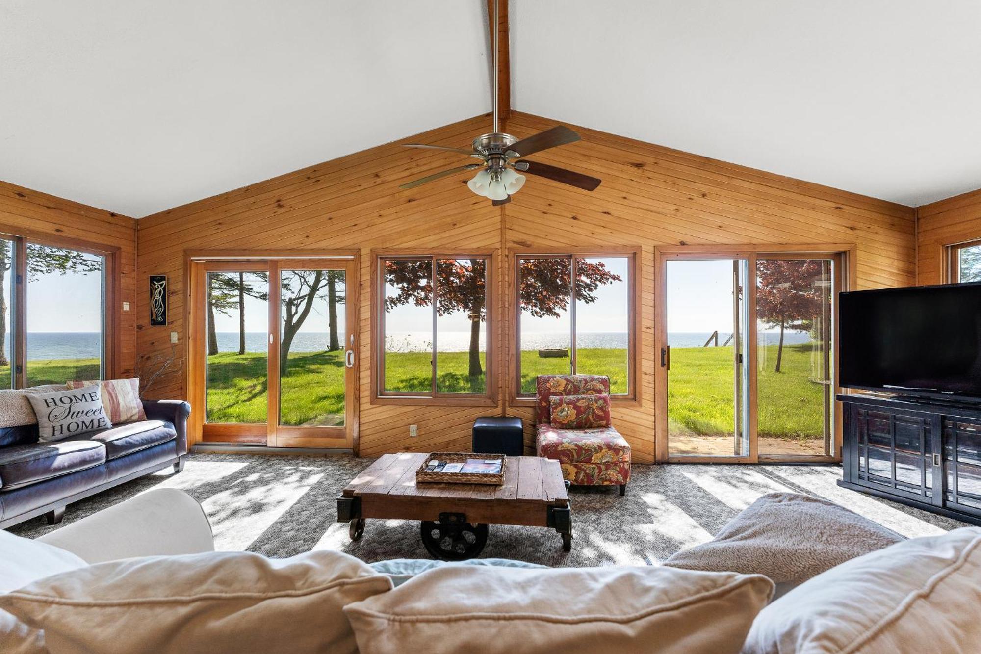 Montague Waters Edge Retreat- Private Lake Michigan Frontageヴィラ エクステリア 写真